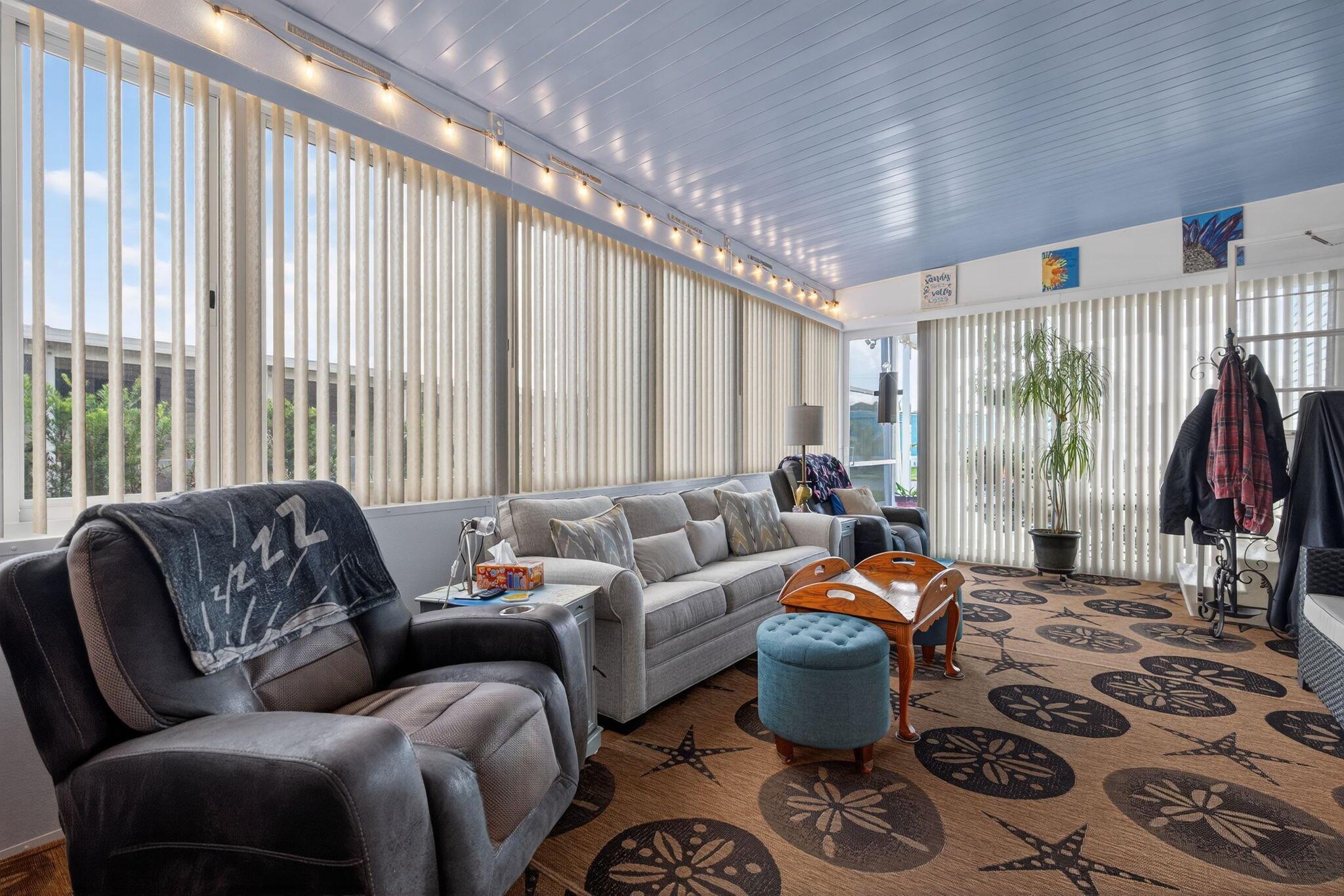 WOODBRIDGE MOBILE VILLAGE - Residential