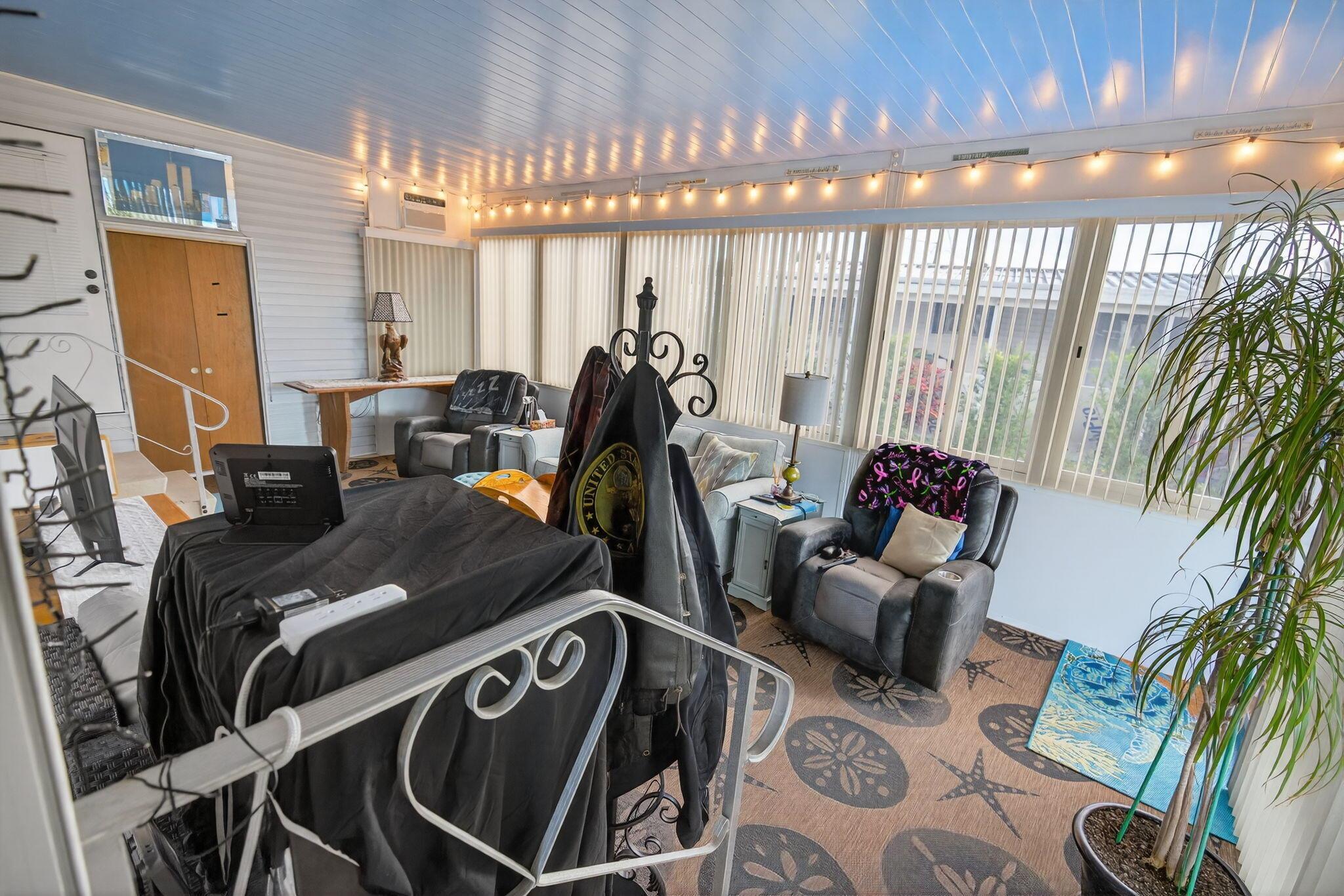 WOODBRIDGE MOBILE VILLAGE - Residential