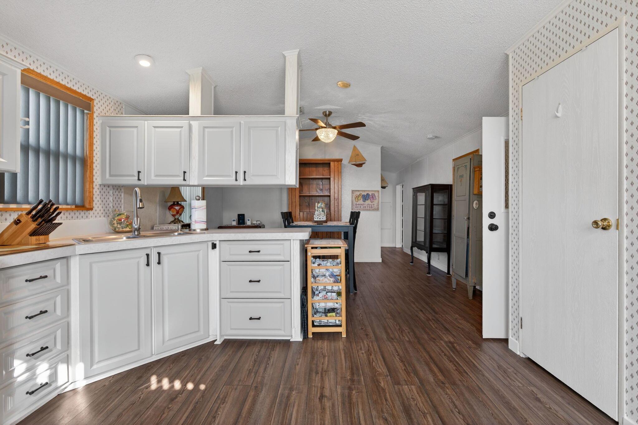 WOODBRIDGE MOBILE VILLAGE - Residential