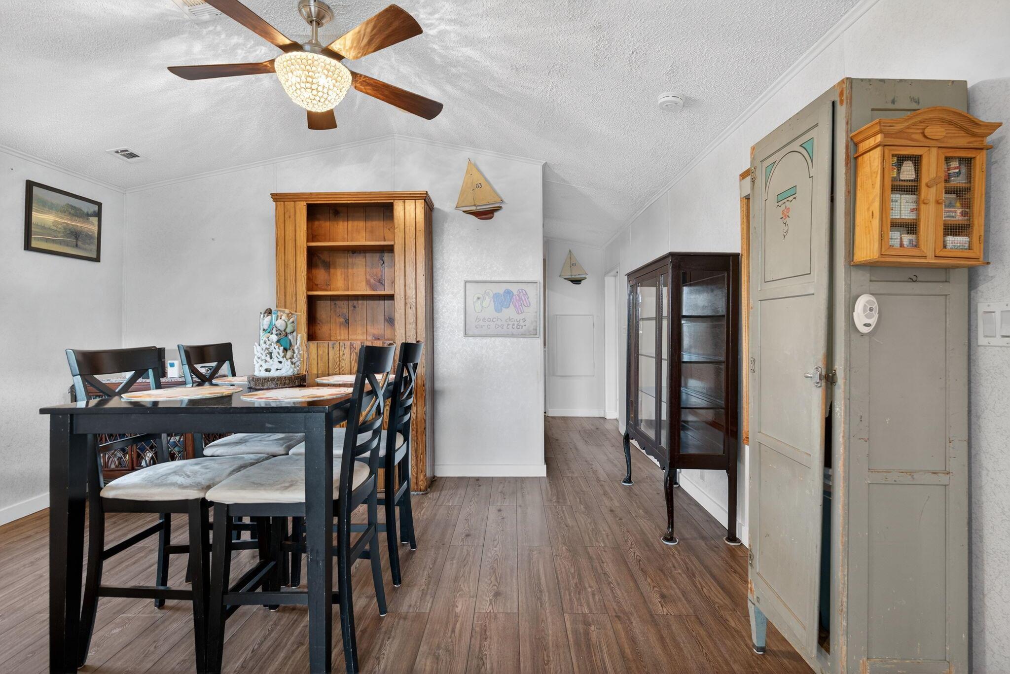 WOODBRIDGE MOBILE VILLAGE - Residential