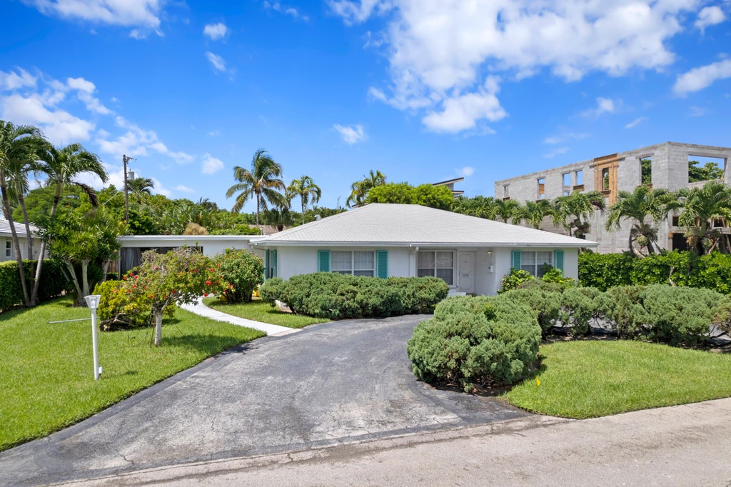Photo of 123 NE Wavecrest Way, Boca Raton, FL 33432 (MLS # R11059962)