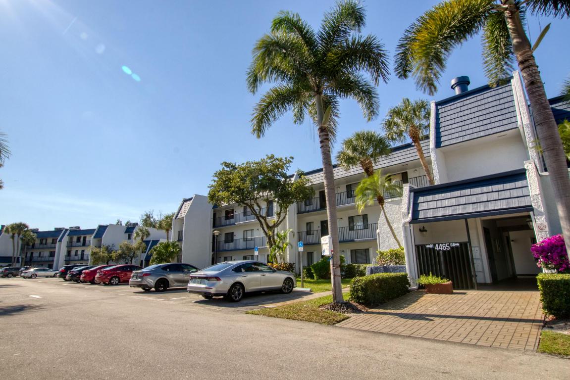 FOUNTAINS OF PALM BEACH CONDO 3 - Residential