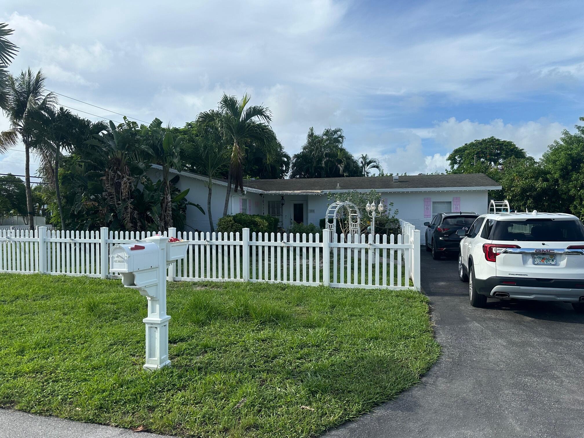 200 NW 9th Street, Boca Raton, FL, 33432/$850,000 4 200 NW 9th Street