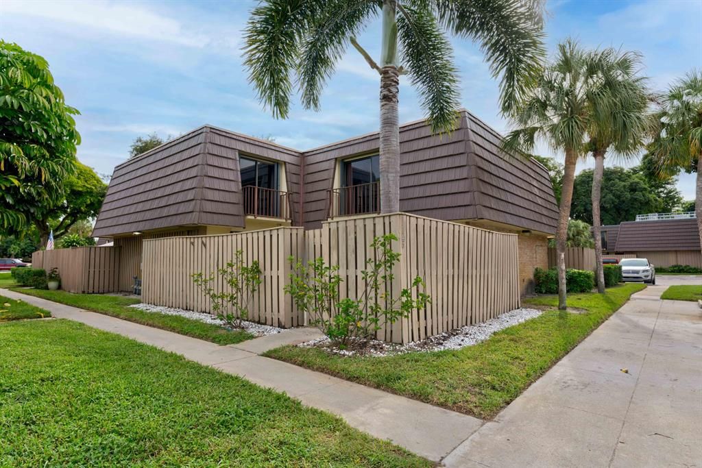 Photo of 1123 11th Court Ct, Palm Beach Gardens, FL 33410 (MLS # R10759125)