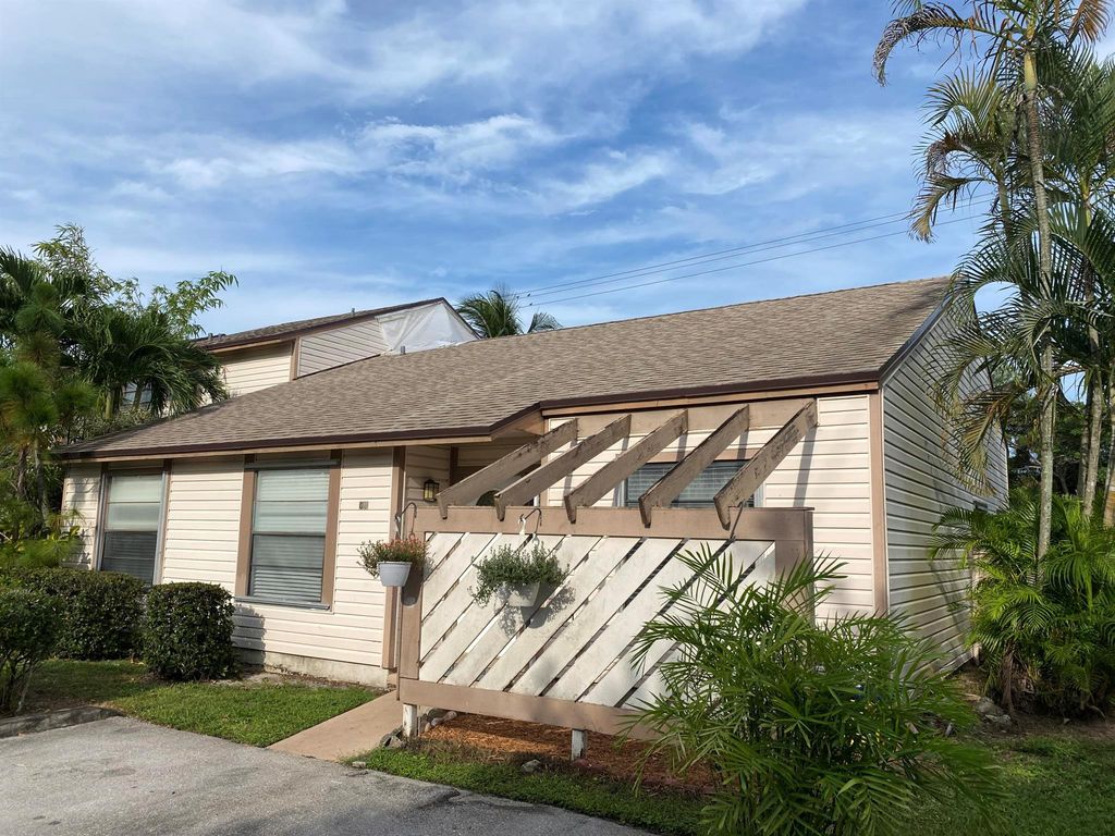 Photo of 118 Sherwood Circle #8d, Jupiter, FL 33458 (MLS # R11053055)