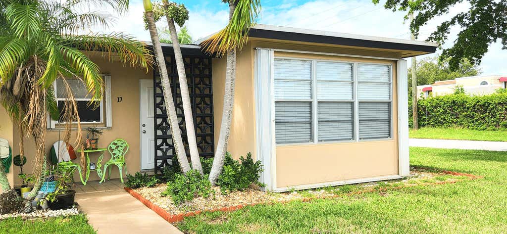 Photo of 1042 NORTH Drive #D, Delray Beach, FL 33445 (MLS # B26065270)