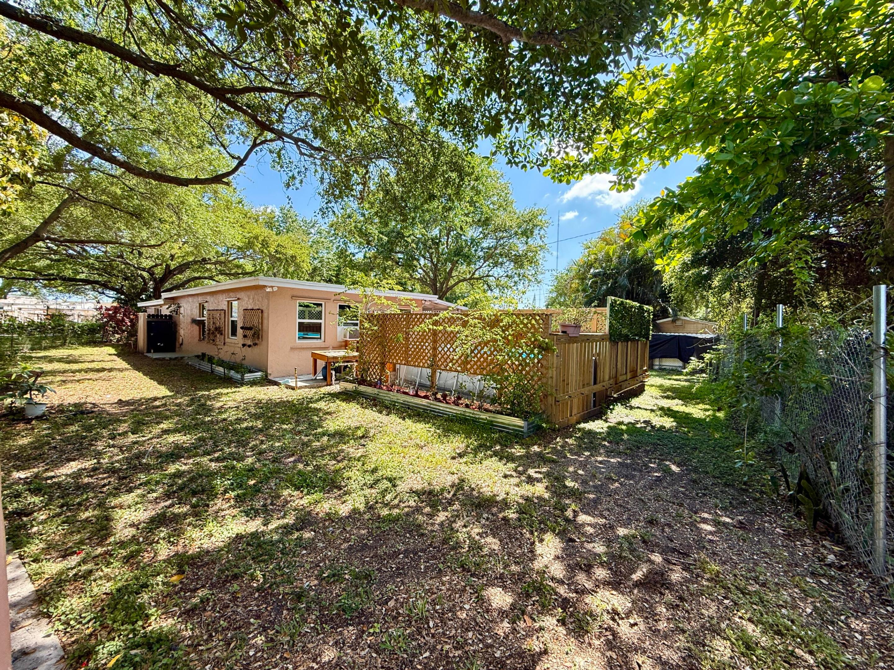 MIAMI GARDENS ESTATES SEC 3 - Residential