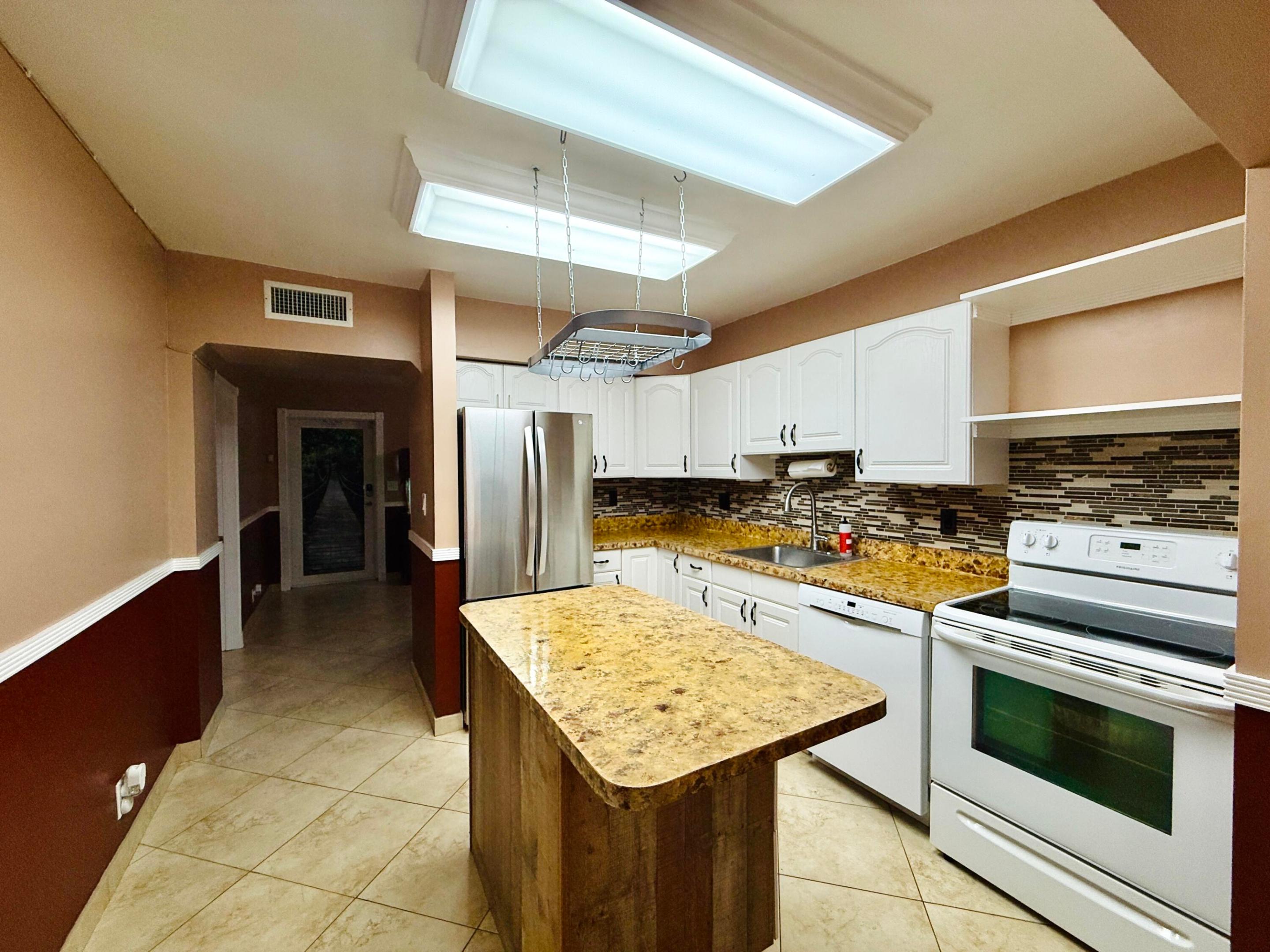 MIAMI GARDENS ESTATES SEC 3 - Residential