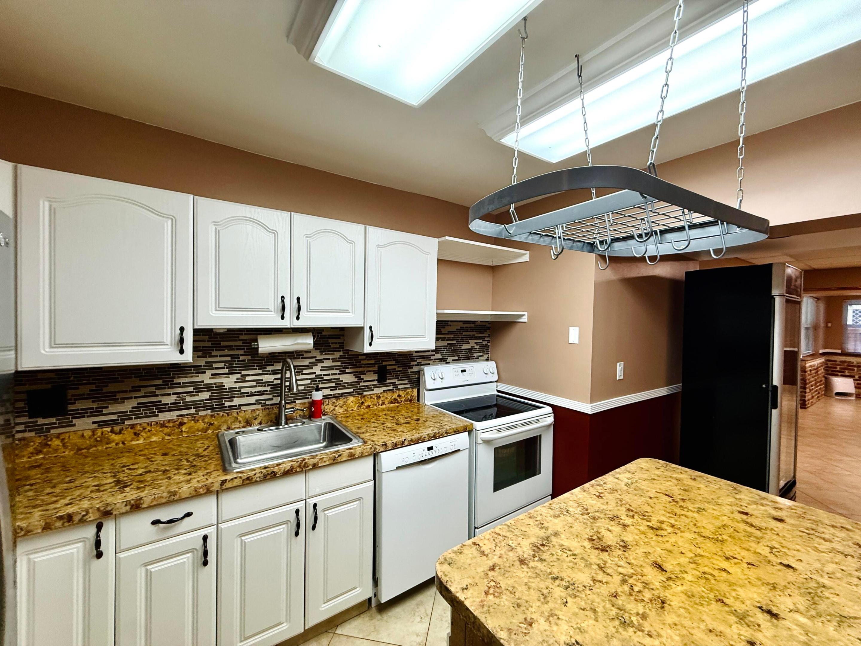 MIAMI GARDENS ESTATES SEC 3 - Residential