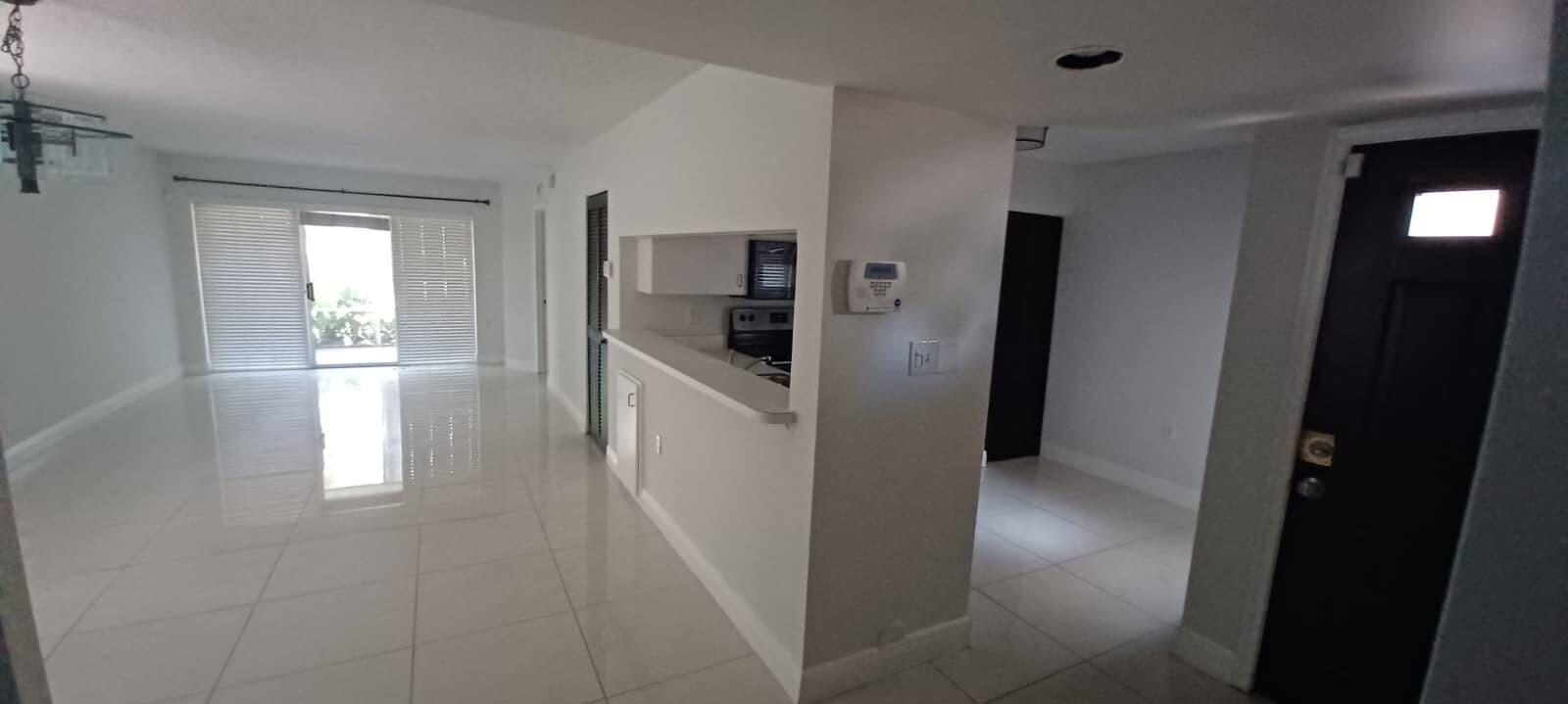 STERLING VILLAGES OF PALM BEACH LAKES CONDO - Residential Lease