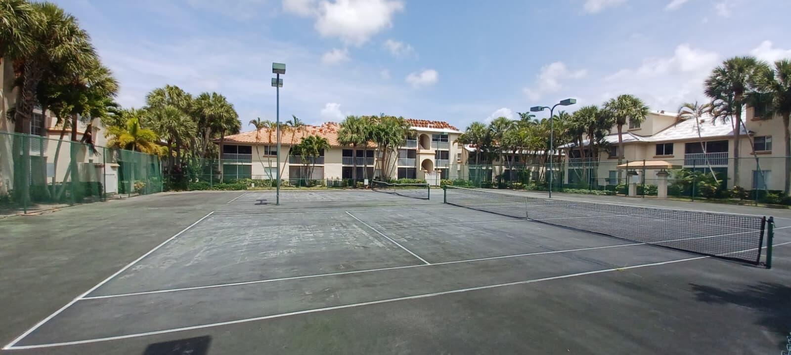STERLING VILLAGES OF PALM BEACH LAKES CONDO - Residential Lease