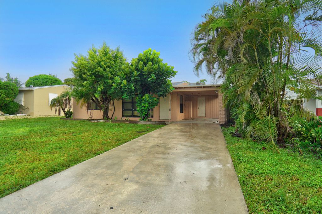 Photo of 233 SW 7th Avenue, Boynton Beach, FL 33435 (MLS # R11027478)