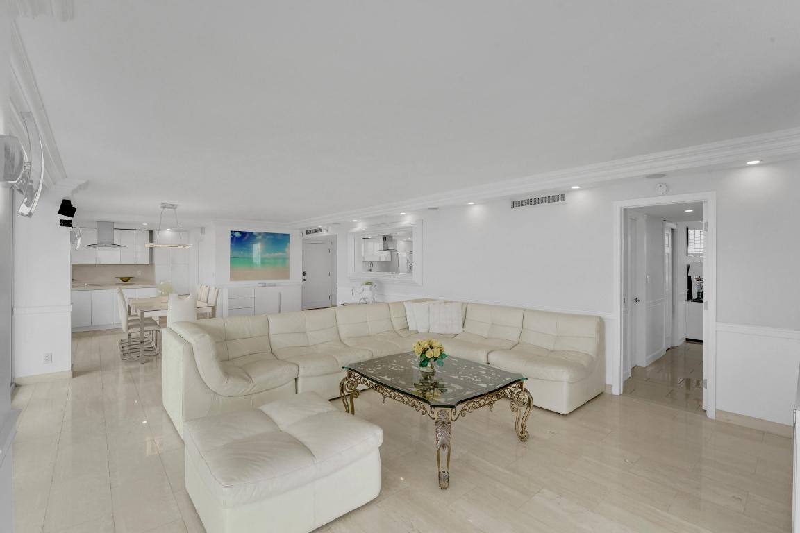 2800 E Sunrise Boulevard 19a