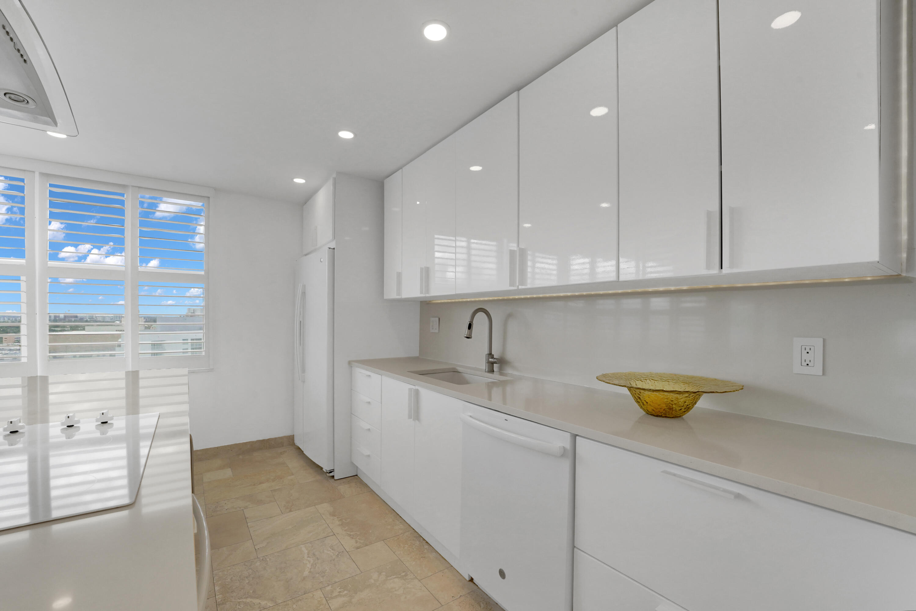 SUNRISE EAST CONDO - Residential