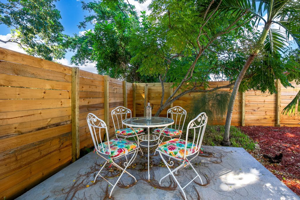 Photo of 609 S Arnold Avenue S, Lantana, FL 33462 (MLS # R11167608)