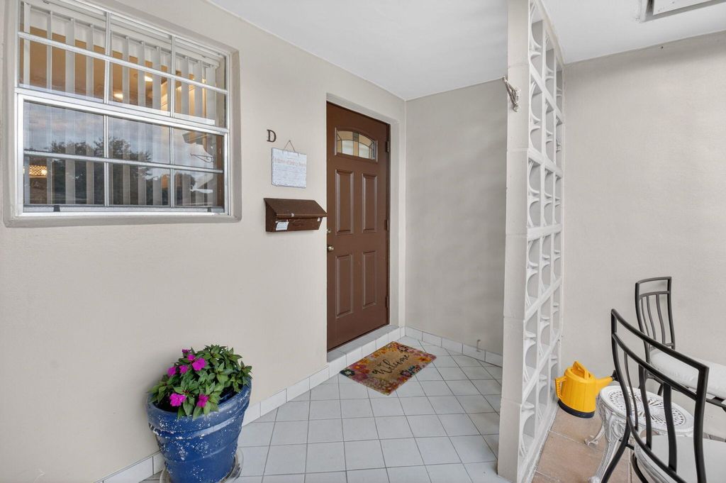 Photo of 1390 High Point Way SW #D, Delray Beach, FL 33445 (MLS # R11145925)