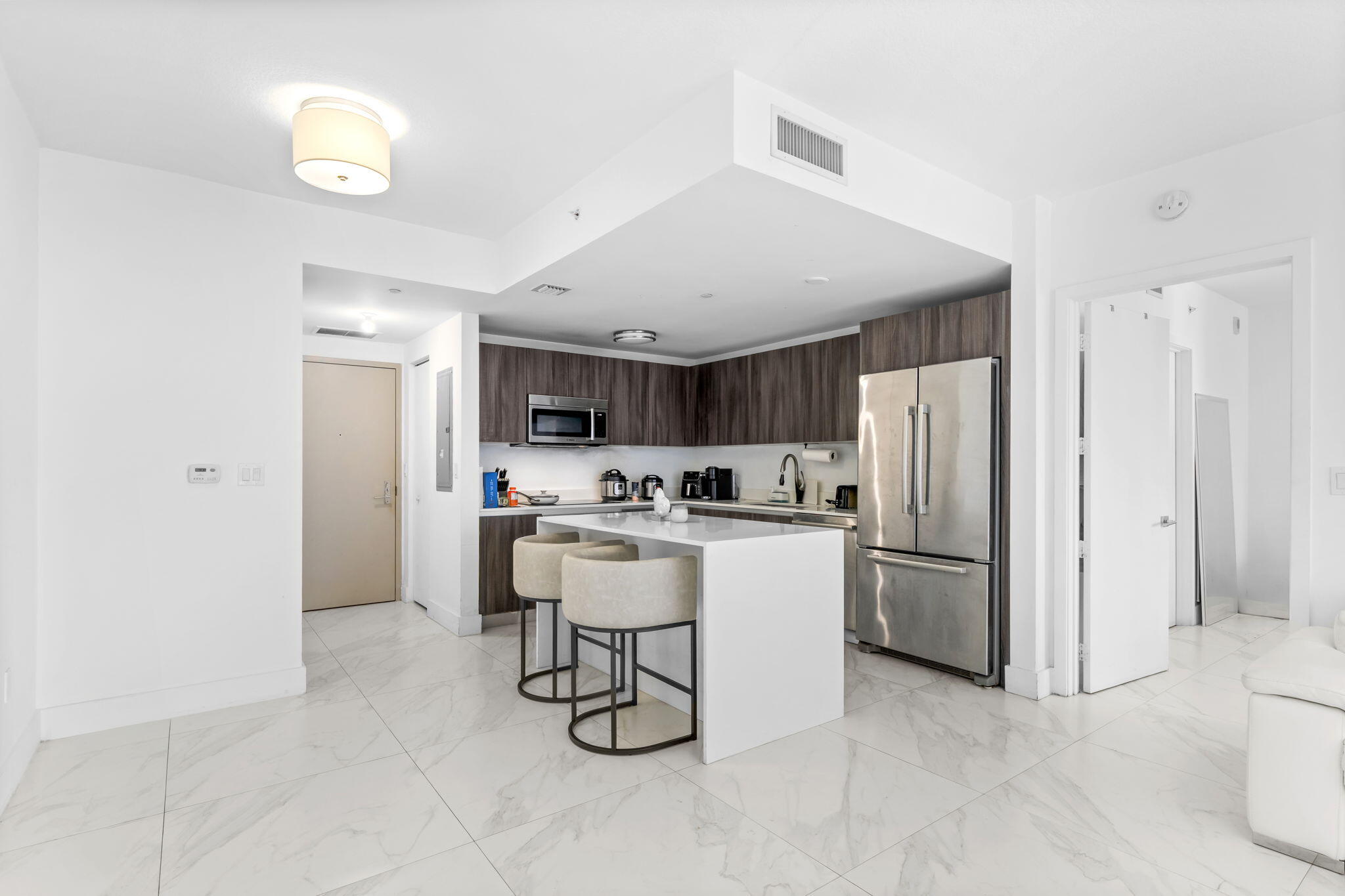 View photos, virtual tours, details... 488 NE 18th Street 905