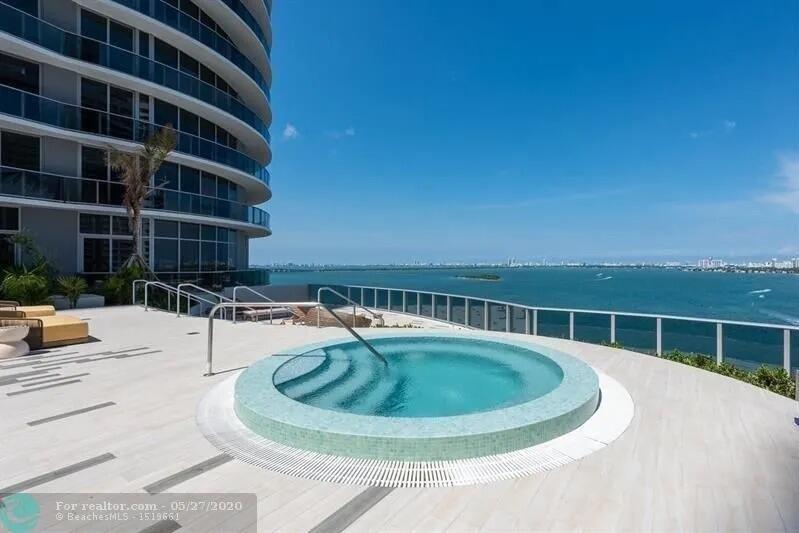 ARIA ON THE BAY - Residential