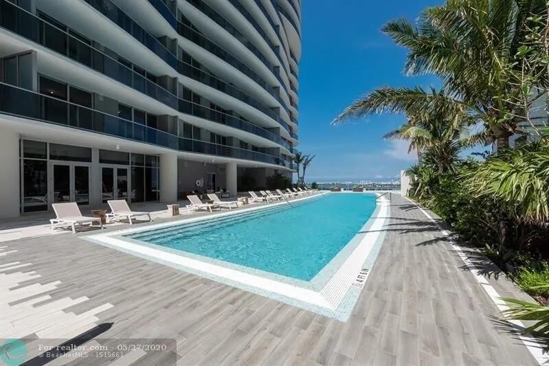 ARIA ON THE BAY - Residential