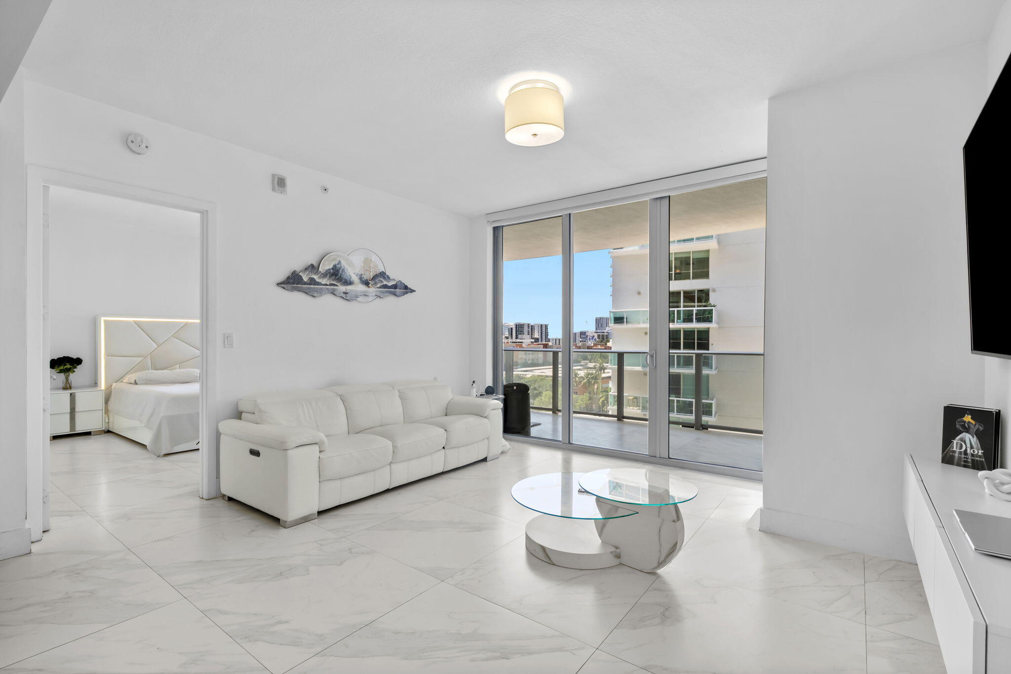 View photos, virtual tours, details... 488 NE 18th Street 905