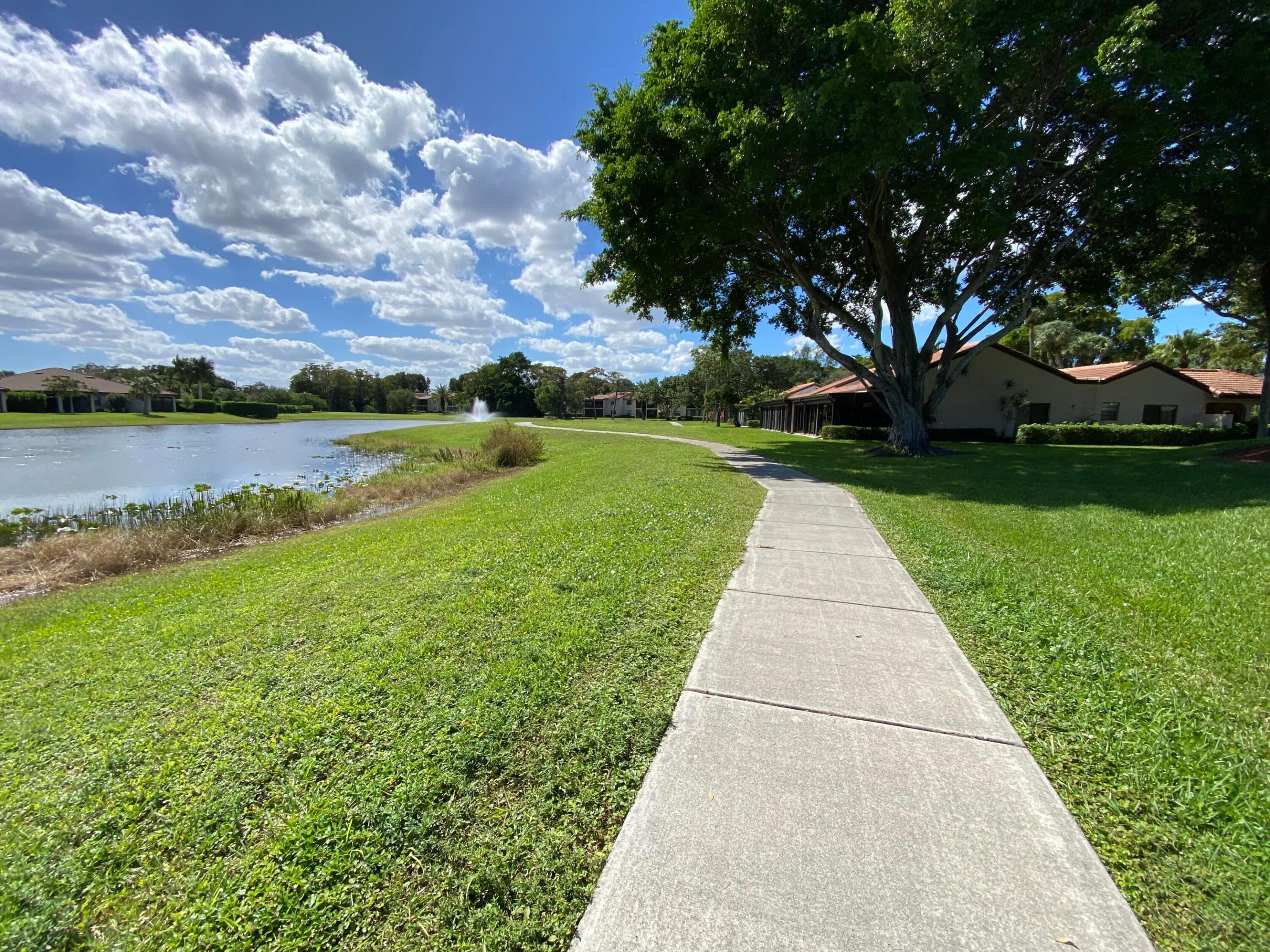 9259 VISTA DEL LAGO 18D