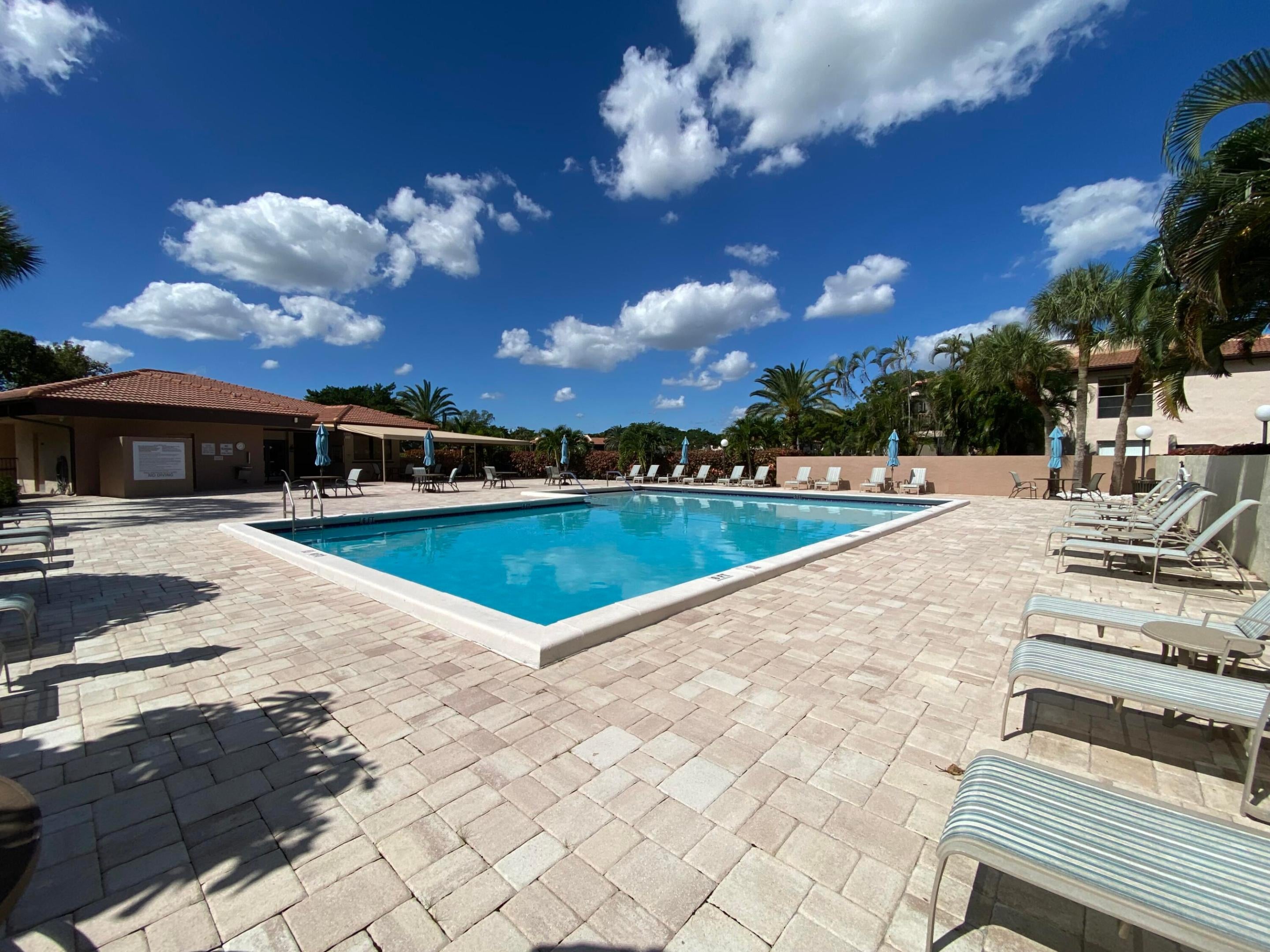 9259 VISTA DEL LAGO 18D