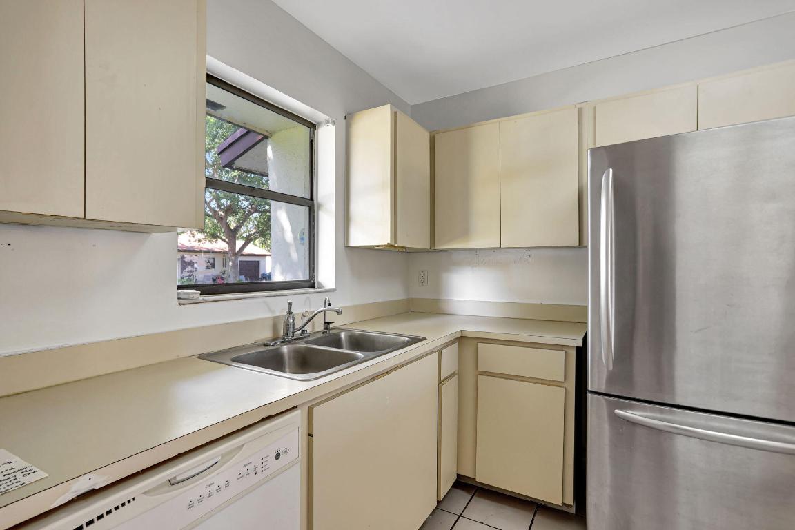 VENETIAN LAKES - Residential