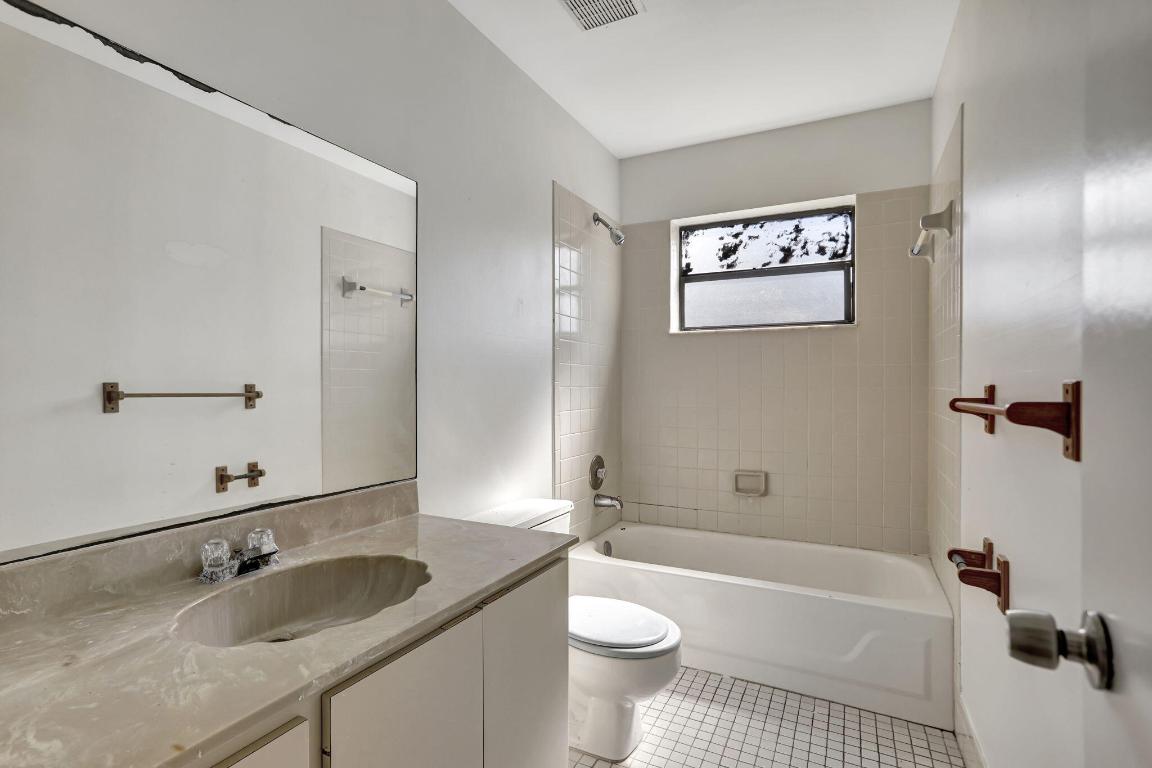 VENETIAN LAKES - Residential