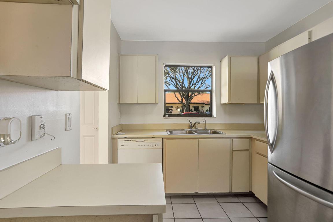 VENETIAN LAKES - Residential