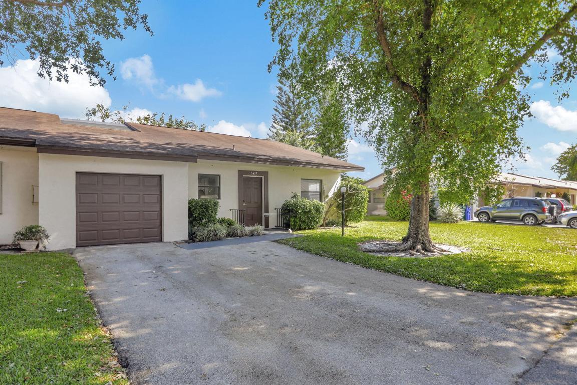 VENETIAN LAKES - Residential