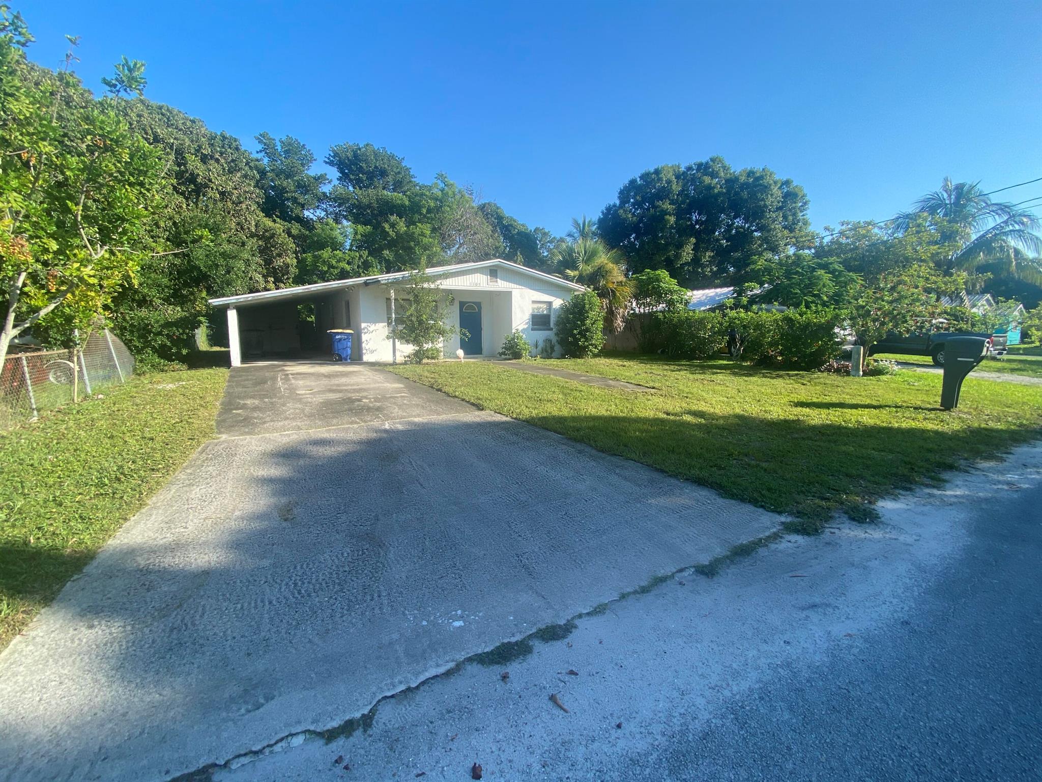 Investment Opportunity in Fort Pierce!Unlock potential in Fort Pierce! This 3-bed, 1-bath CBS block home (1,606 sq ft) on a large lot is a prime investor/handyman special. It needs updates but offers huge upside for a fix & flip or rental income or Primary Residence. Washer/dryer & water heater included, property Sold As-Is. Enjoy proximity to schools, shopping, and vibrant downtown Fort Pierce. Seize this chance to build equity!