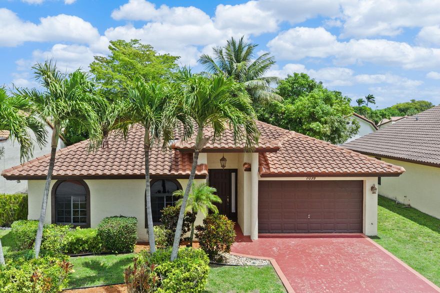 Excellent west central Broward location, easy access to Sawgrass Expressway. Open floor plan with high vaulted ceilings, screened patio, located in a smaller community with clubhouse and pool. Close to Woodmont Contry Club.  Low yearly HOA, application and screening required.