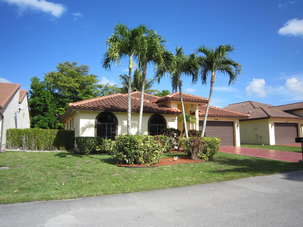 Photo of 7039 Golf Pointe Circle, Tamarac, FL 33321 (MLS # B26015743)