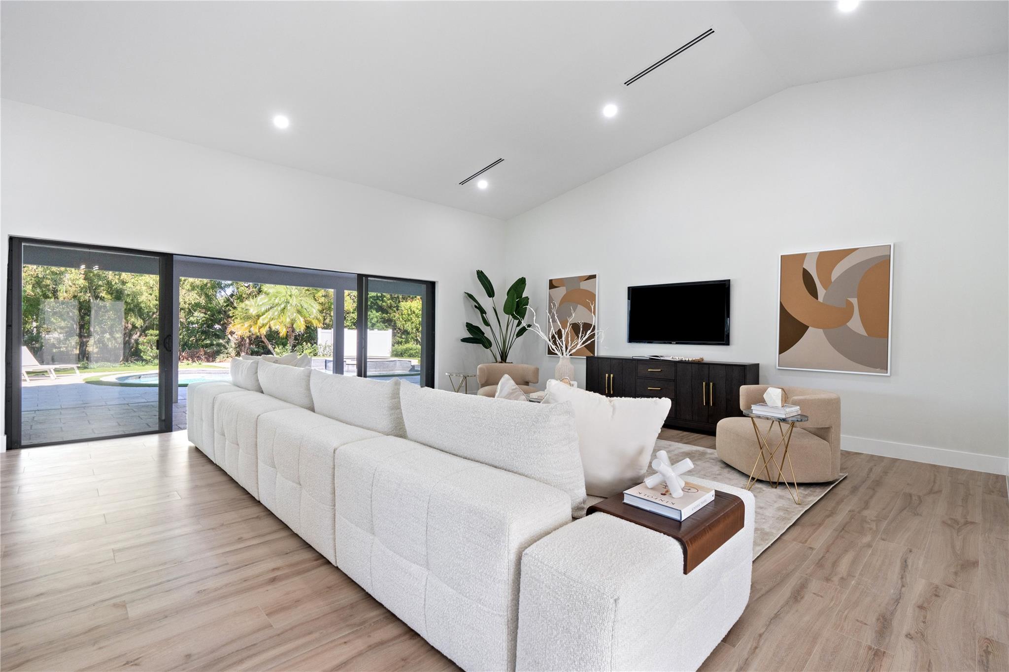 GREEN MEADOWS - Residential