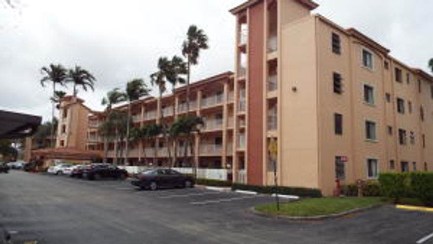 Rarely available, 2nd floor, Corner Apartment with Carport and an amazing view!  This clean, move in condition 2 bed, 2 bath has a den and a laundry room with full size washer and dryer. There is tile on a diagonal throughout the apartment and the balcony has glass doors and screens.  It is an easy walk to one of the community pools and the clubhouse.  Huntington Pointe is a manned, gated community with a large clubhouse, theater, indoor and outdoors pools, exercise room, tennis courts and a cafe. Board approval takes 30 days. Closings on or after June 1, 2016, Buyer to pay $1,500 Capital Contribution.