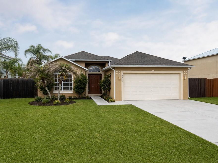 ONE STORY, SINGLE FAMILY 3 BEDROOMS, 2 BATHROOMS, OPEN CONCEPT, GREAT LOCATION , PLENTY PARKING SPACE,  EXCELLENTS SCHOOLS.