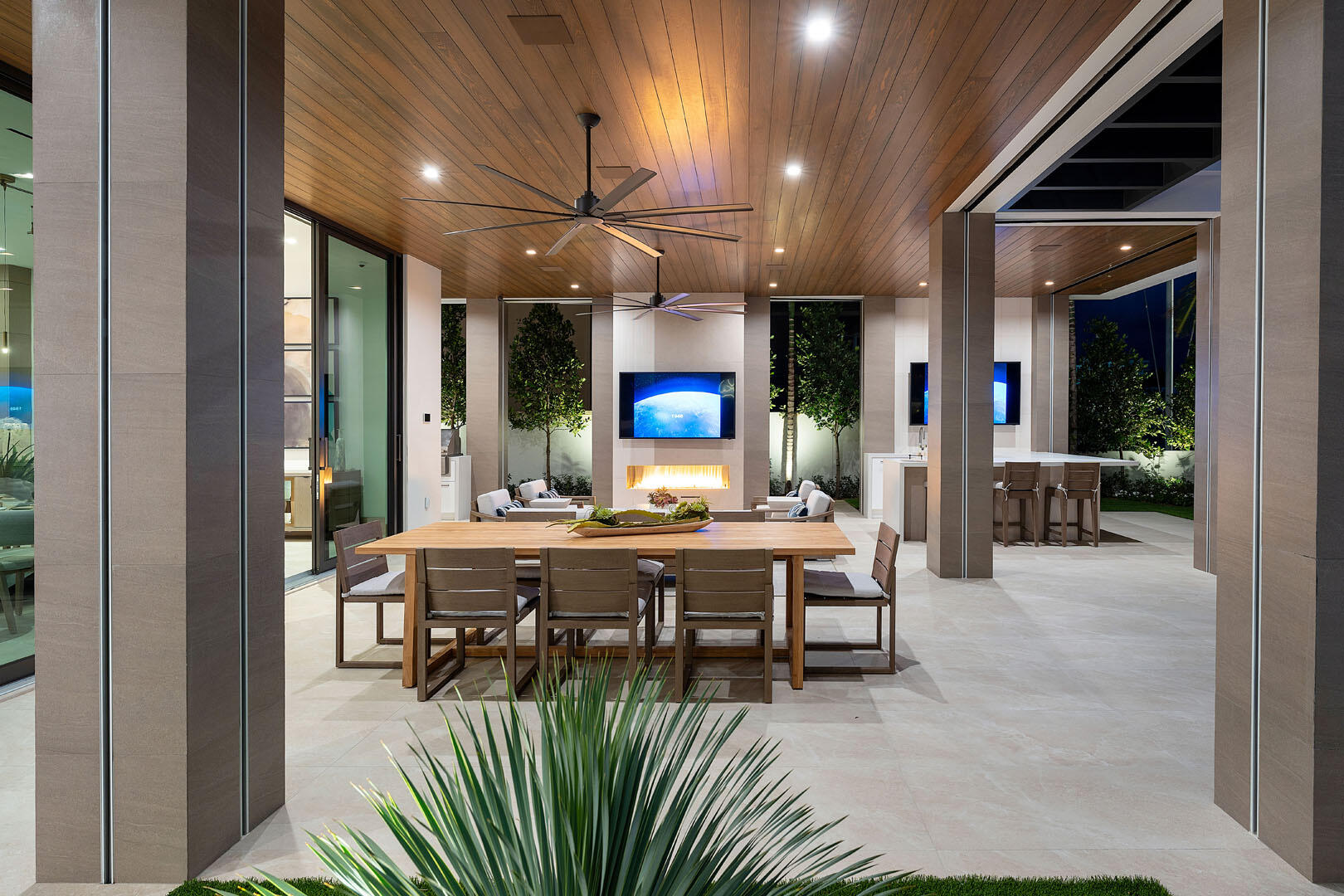 ROYAL PALM YACHT & COUNTR - Residential