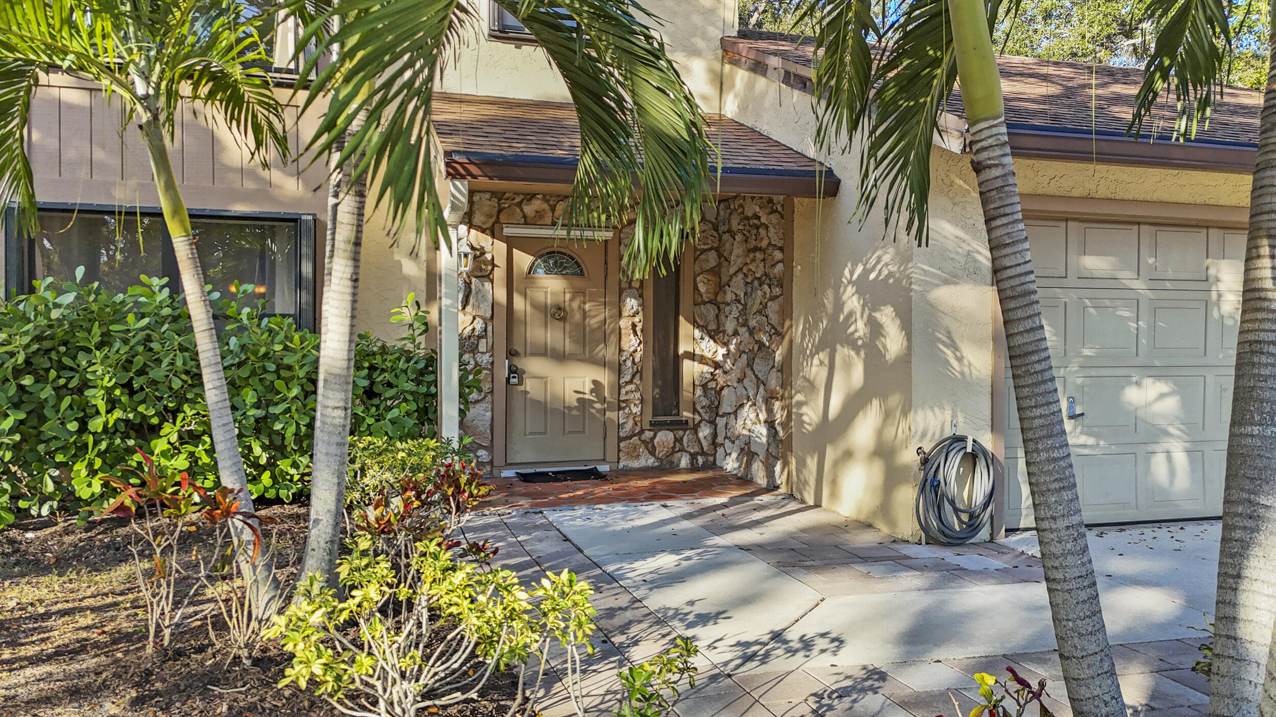 1089 Raintree Drive, Palm Beach Gardens, FL, 33410/$435,000 2 1089 Raintree Drive