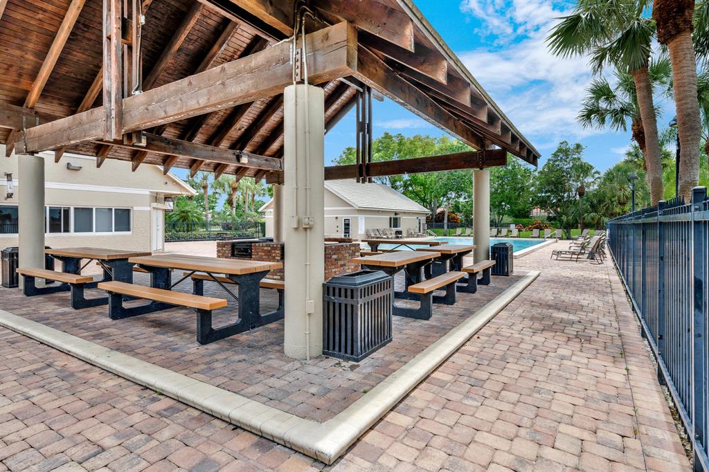 AMBER BAY - Residential