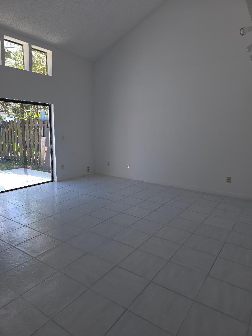 INVERRARY 32 - Residential