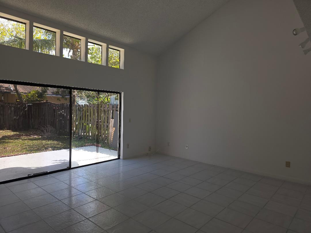 INVERRARY 32 - Residential