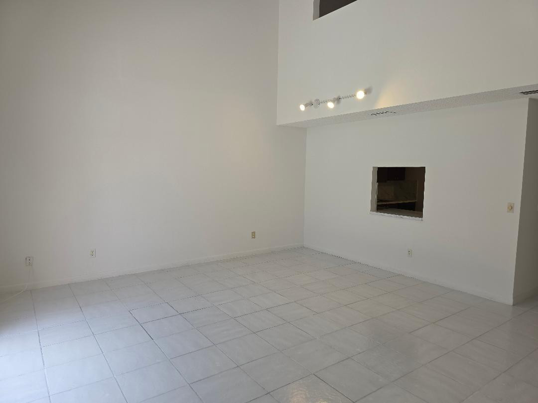 INVERRARY 32 - Residential