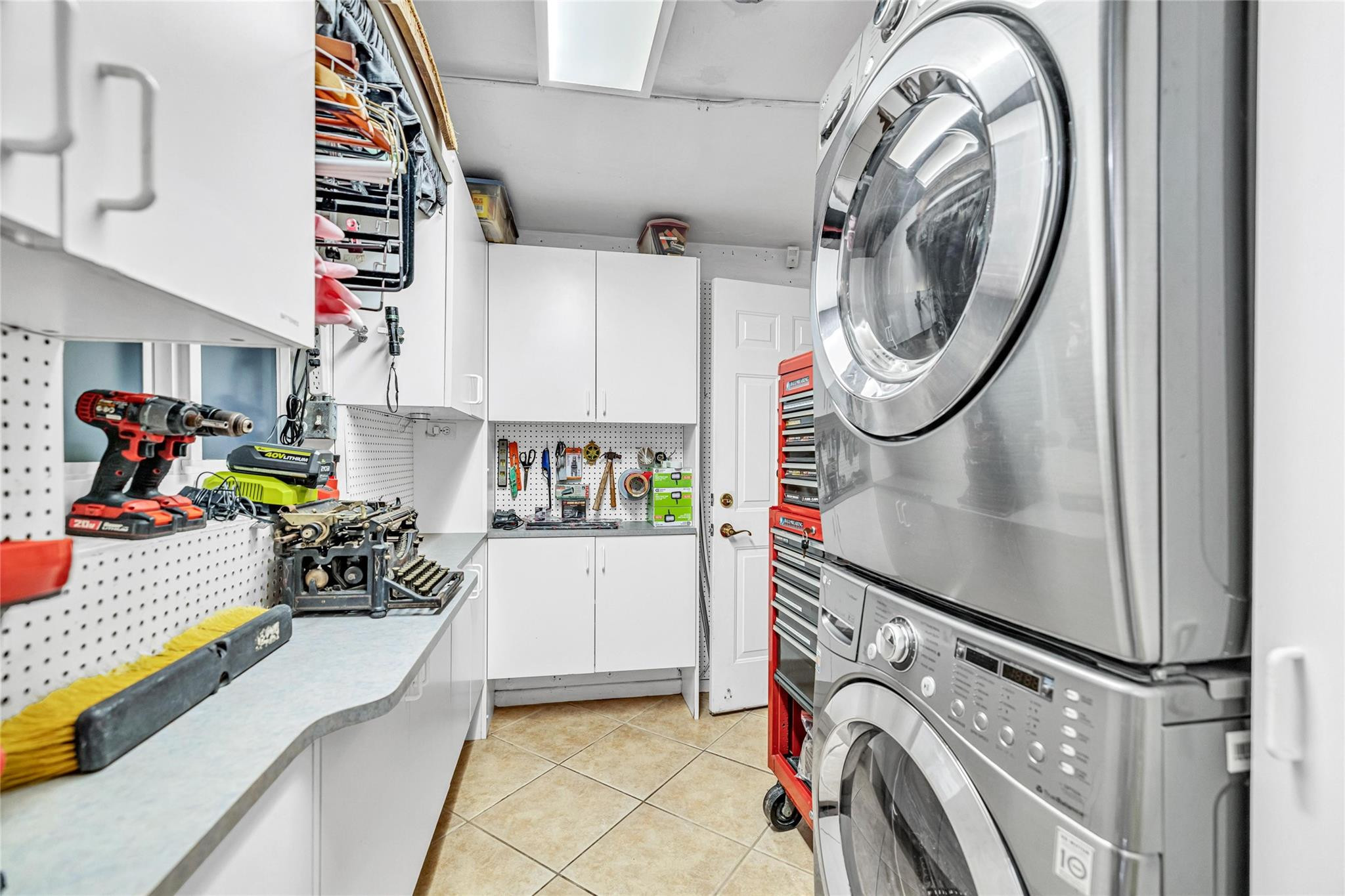 Coral Woods 33-25 B - Residential