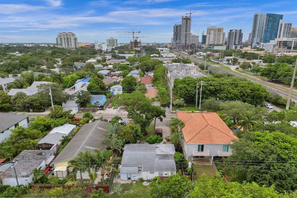 Photo of 214 SW 9th Street, Fort Lauderdale, FL 33315 (MLS # F10425530)