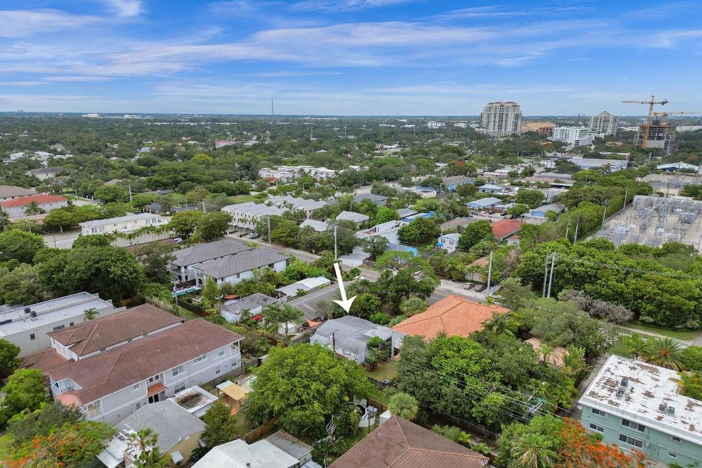 Photo of 214 SW 9th Street, Fort Lauderdale, FL 33315 (MLS # F10425530)