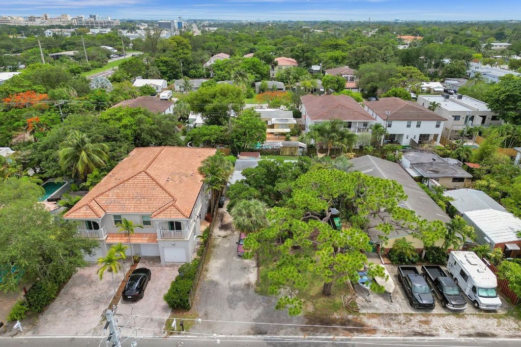 Photo of 214 SW 9th Street, Fort Lauderdale, FL 33315 (MLS # F10425530)