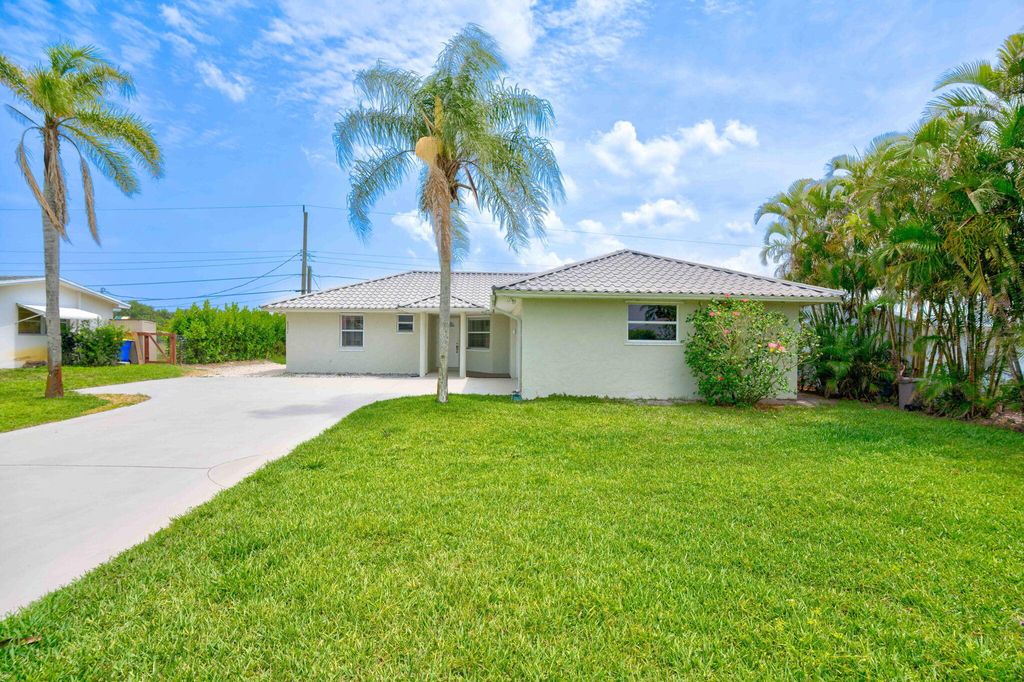 Photo of 8297 SE Pine Circle, Hobe Sound, FL 33455 (MLS # R10988553)
