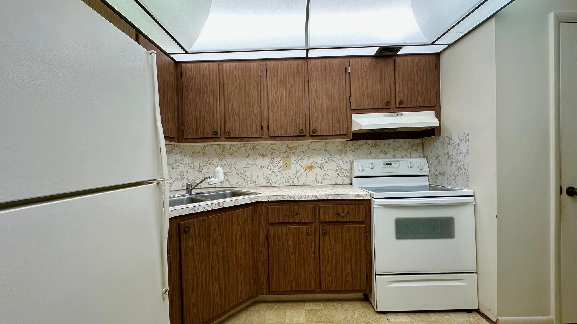 OAKLAND GROVE VILLAGE CONDO - Residential