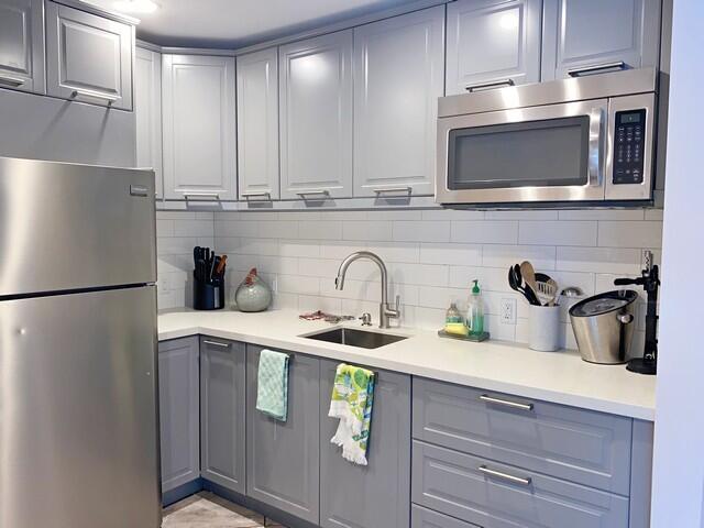 OAKLAND GROVE VILLAGE CONDO - Residential