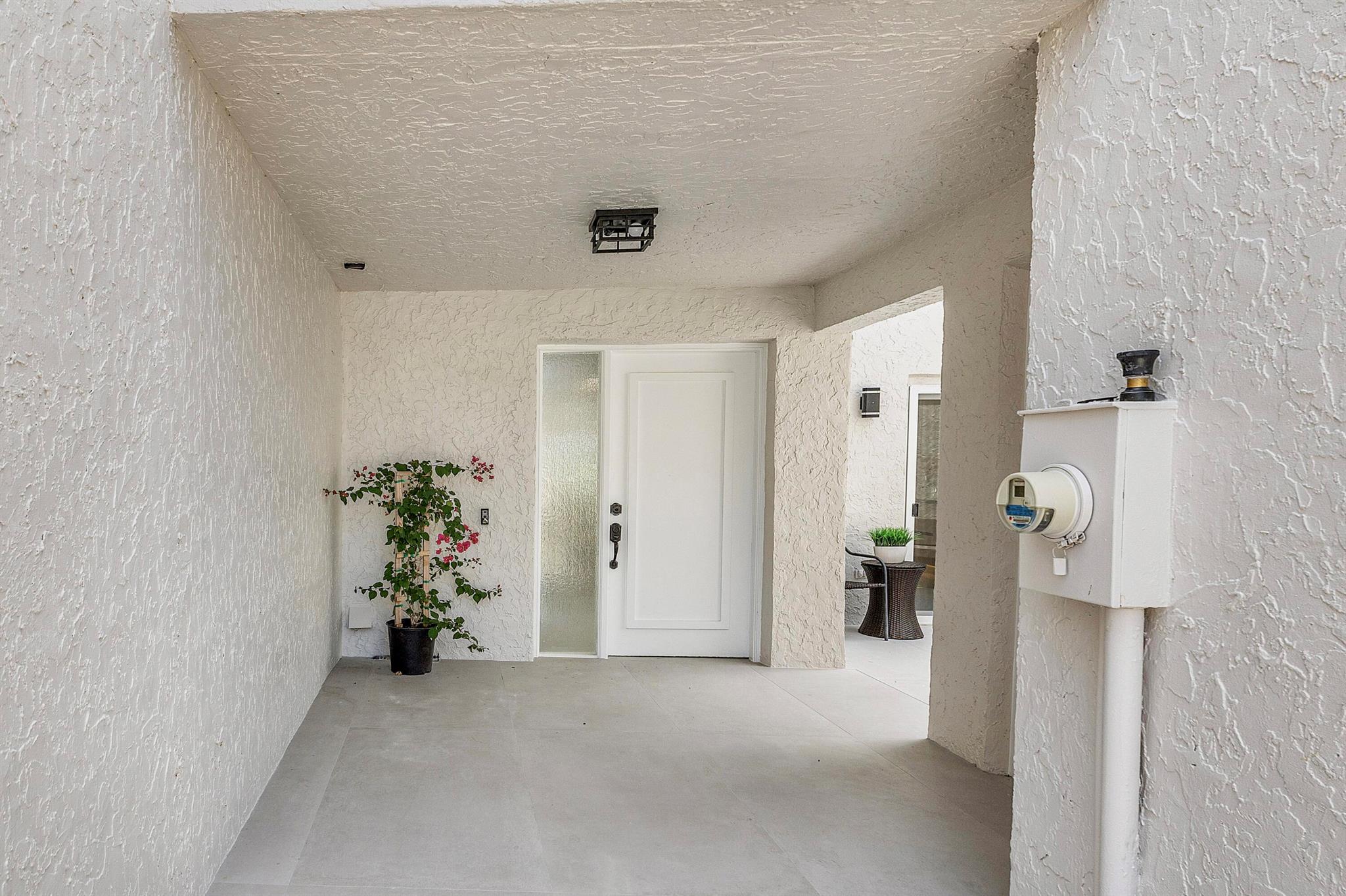 6734 Canary Palm Circle